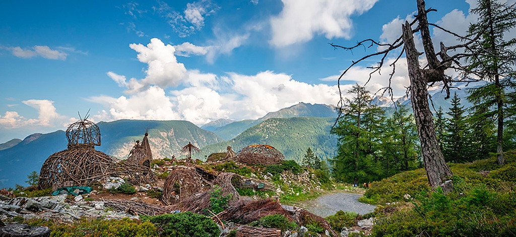 LES MONTUIRES, EMOSSON Image