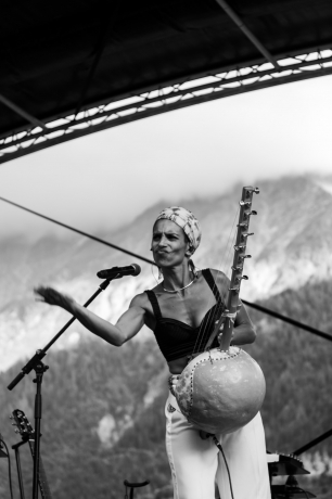 © Coline Fragnol - CosmoJazz Festival - Instagram @lescapad.e