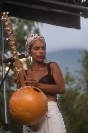 © Coline Fragnol - CosmoJazz Festival - Instagram @lescapad.e