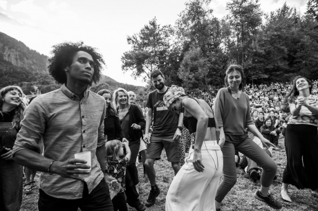 © Coline Fragnol - CosmoJazz Festival - Instagram @lescapad.e