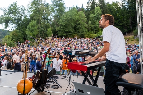 © Coline Fragnol - CosmoJazz Festival - Instagram @lescapad.e