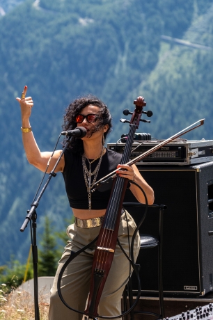 © Coline Fragnol - CosmoJazz Festival - Instagram @lescapad.e