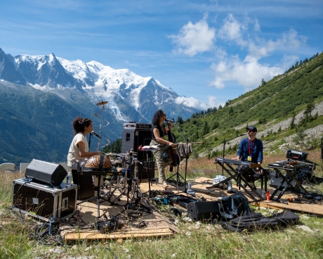 © Coline Fragnol - CosmoJazz Festival - Instagram @lescapad.e