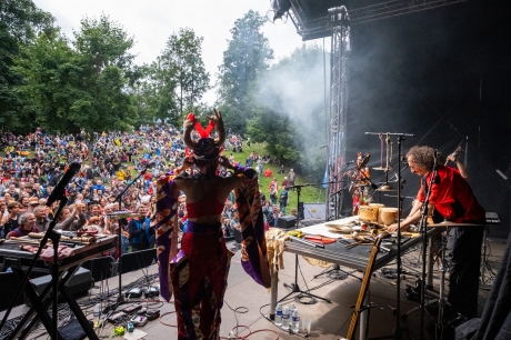 © Coline Fragnol - CosmoJazz Festival - Instagram @lescapad.e