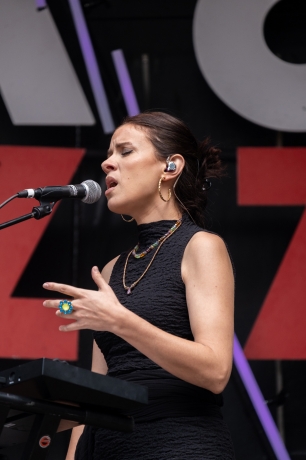 © Coline Fragnol - CosmoJazz Festival - Instagram @lescapad.e