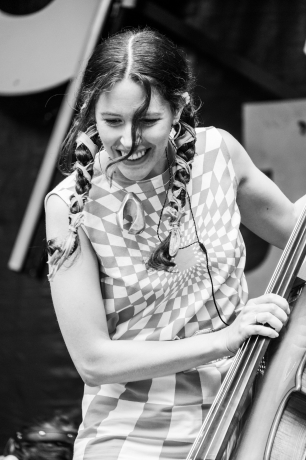 © Coline Fragnol - CosmoJazz Festival - Instagram @lescapad.e