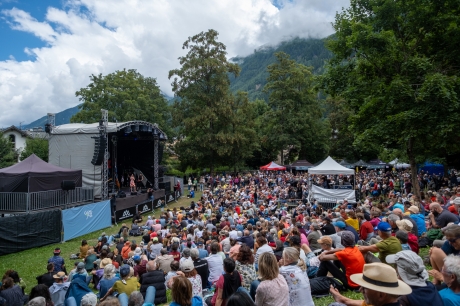 © Coline Fragnol - CosmoJazz Festival - Instagram @lescapad.e