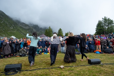 © Coline Fragnol - CosmoJazz Festival - Instagram @lescapad.e